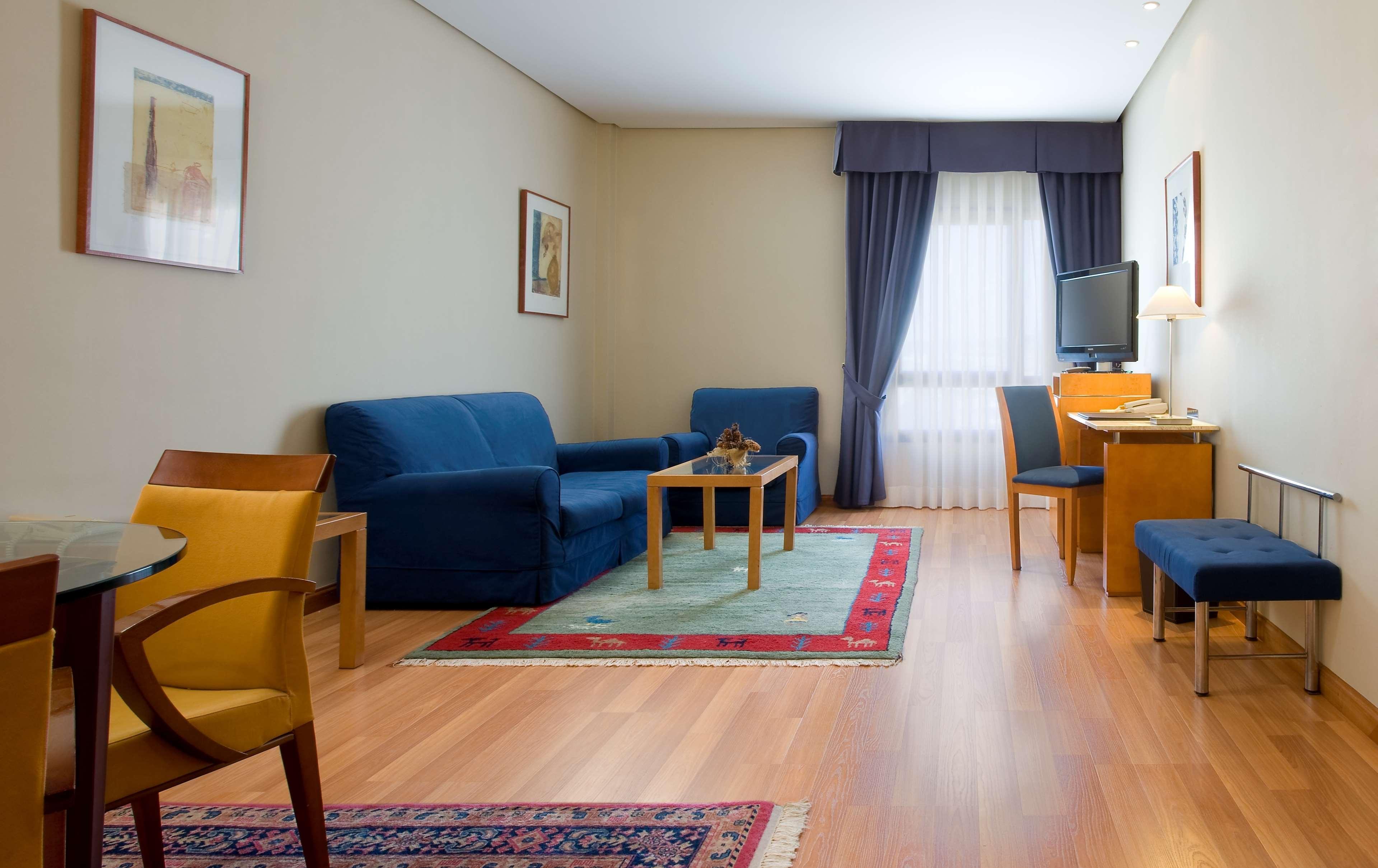 Nh Ciudad De Cuenca Hotell Cuenca  Eksteriør bilde
