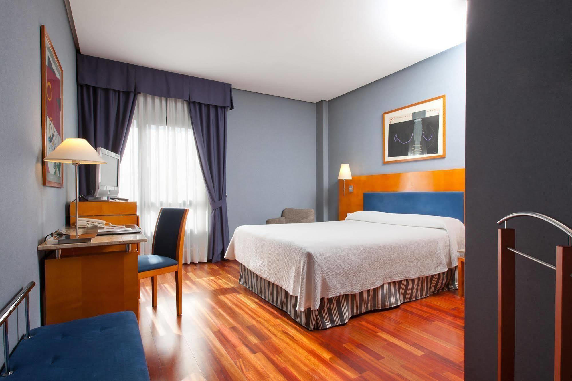 Nh Ciudad De Cuenca Hotell Cuenca  Eksteriør bilde